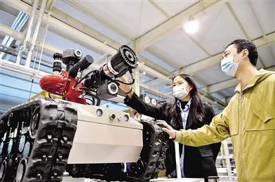 项目建设如火如荼 产业转型热火朝天 机器人销售捷报频传